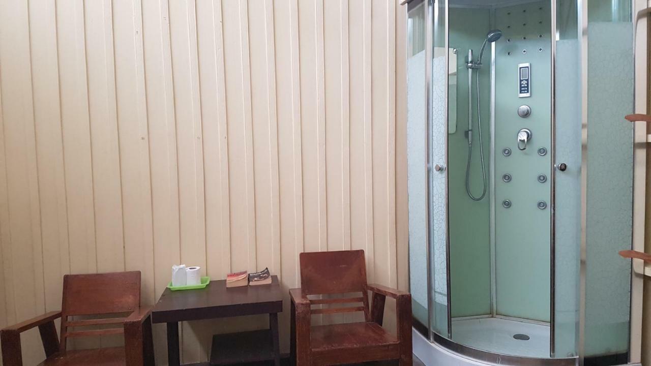 The Midtown Hotel And Cafe Транг Екстер'єр фото